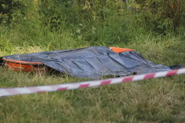 Ciało decyzją prokuratora zostało przetransportowane do Zakładu Medycyny Sądowej w Białymstoku, aby wyjaśnić przyczyny śmierci mężczyzny.
