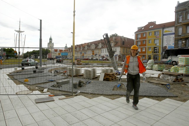 Szczecin: Termin zakończenia przebudowy alei Kwiatowej jest zagrożonyPatrząc na Aleję Kwiatową trudno podzielać optymizm zarządu co do zakończenia inwestycji do 30 czerwca.