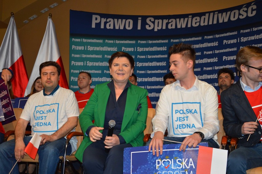 Wybory europarlamentarne 2019. Beata Szydło przyjechała do Zakopanego PISbusem [ZDJĘCIA]