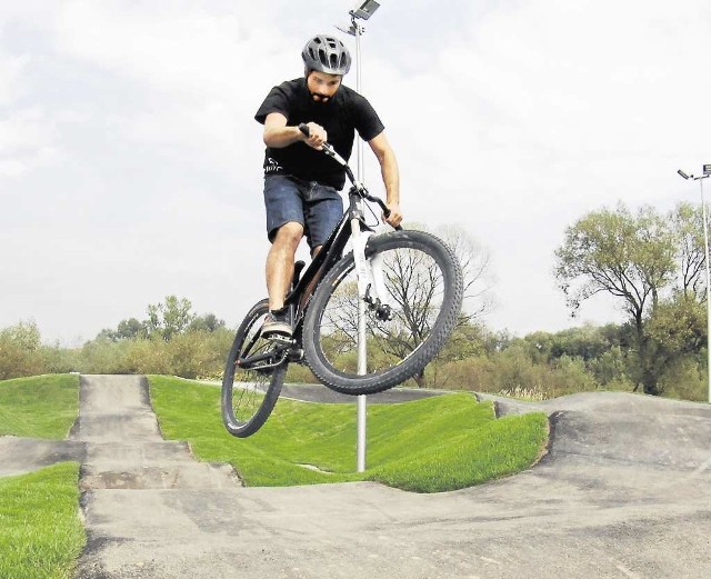 Aleks Bartkowiak pokazał, jak można tu poszaleć na rowerze