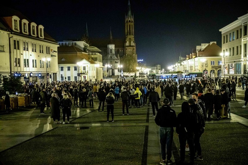 27-10-2020 Białystok. Strajk kobiet-czarny spacer ulicami...