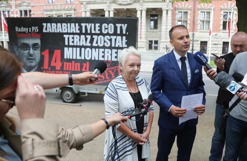 Konwój wstydu PiS zawitał do Szczecina. A na nim wojewoda [WIDEO, ZDJĘCIA]