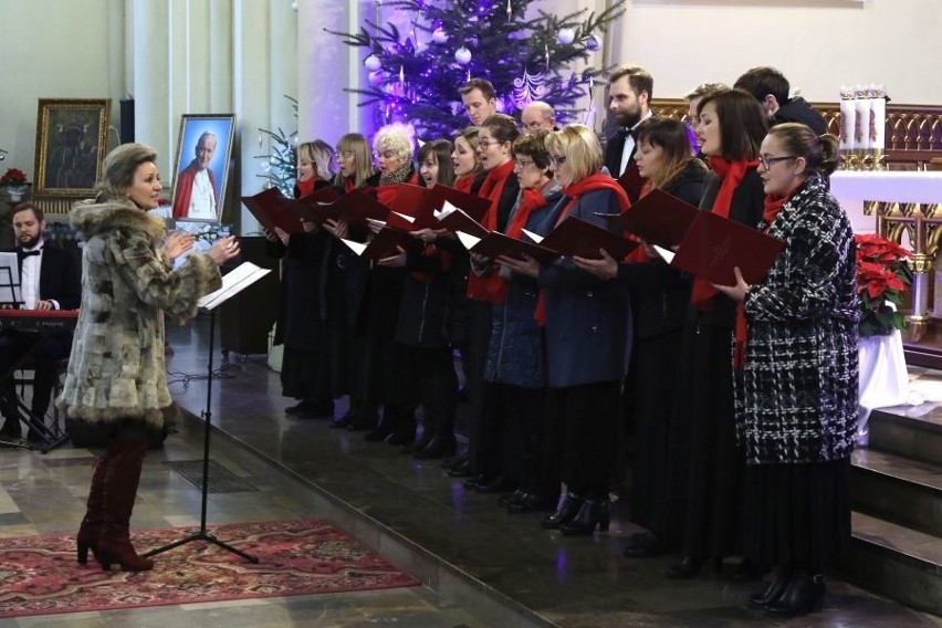 Chór kościelny zaśpiewał w Kielcach, aby pomóc pogorzelcom [WIDEO, ZDJĘCIA]