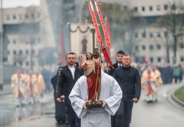 Wielkanoc 2017 w Rzeszowie. Ulicami miasta przeszła procesja rezurekcyjna.