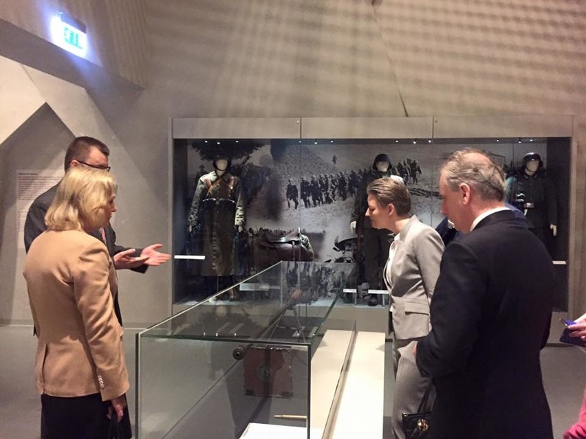 Wizyta Anny Marii Anders w Muzeum II Wojny Światowej w...