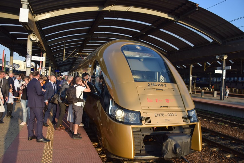 Złoty Pociąg odnalazł się w Kolejach Śląskich. Specjalny pociąg "powstańczy" będzie jeździł na trasie Katowice - Tychy