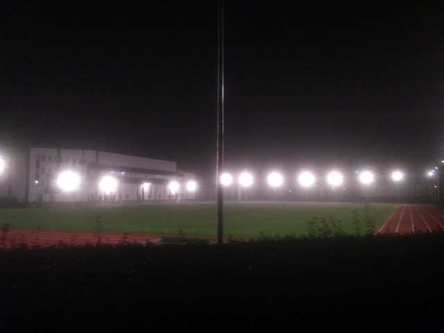 Od niedawna stadion posiada oświetlenie