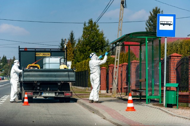 Codzienną dezynfekcję przestrzeni publicznej w gminie Wieliczka prowadzono przede wszystkim w okresie kwiecień - maj br. Teraz takie działania zostaną przywrócone