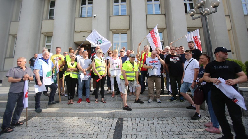 Zobacz kolejne zdjęcia. Przesuwaj zdjęcia w prawo - naciśnij...