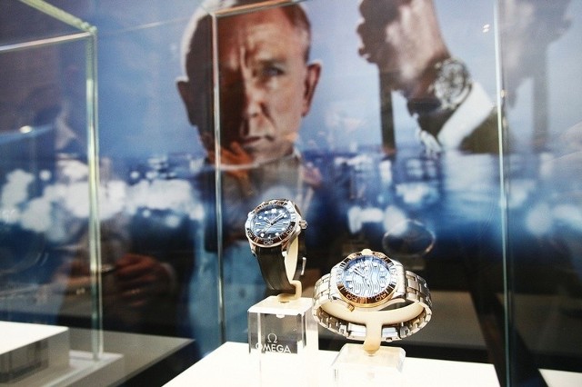 Wielką atrakcją festiwali był zegarek Omega Seamaster 300, który w kolejnym filmie o przygodach Jamesa Bonda będzie nosił Daniel Craig, odtwórca jego roli.