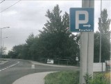 Bielsko-Biała: bezpłatny parking pod Dębowcem nadal słabo oznaczony, a informacja o płatnym kłuje w oczy