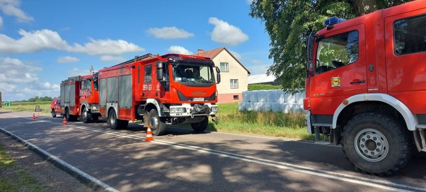 Kramkowo. Wypadek na DK 64. Volvo zderzyło się z ciężarówką....