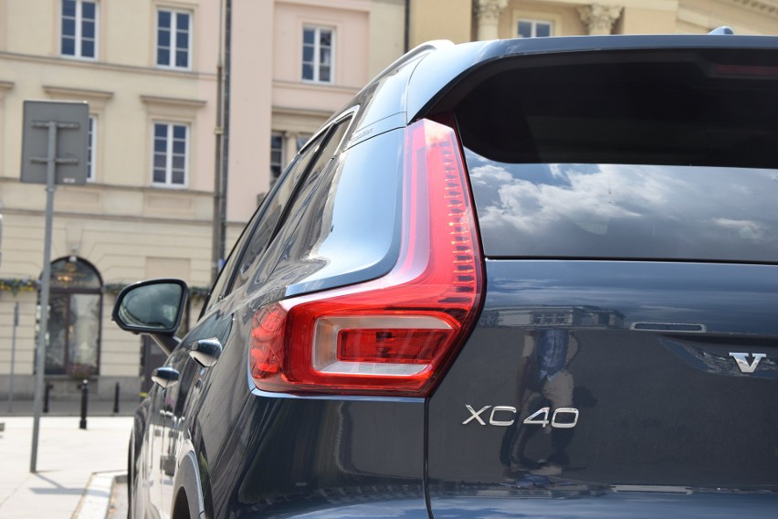 Volvo XC40...