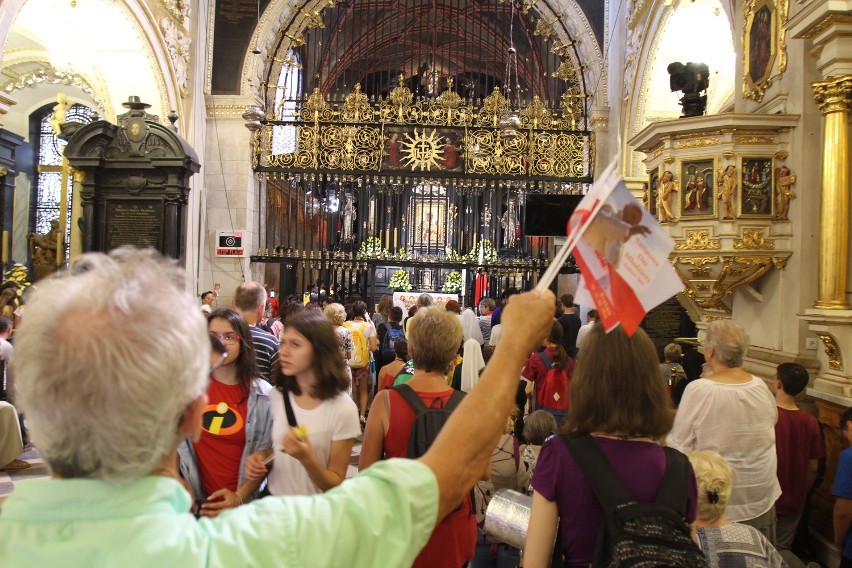 Papież w Częstochowie: Pielgrzymi się modlą ZDJĘCIA