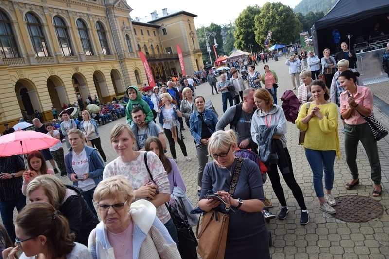 Krynica-Zdrój. Muzyczne powitanie lata otworzył na deptaku Ivan Komarenko [ZOBACZ ZDJĘCIA]