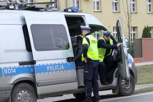 Cztery auta zderzyły się dziś w Toruniu. Na miejscu działała policja.