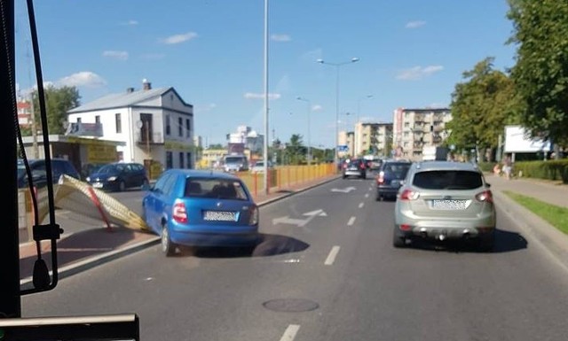 Wypadek na Hetmańskiej w Białymstoku. Skoda uderzyła w barierkę. To kolejne zdarzenie drogowe w tym miejscu