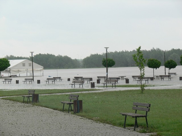 We wtorek, 28 maja stan wody na Wiśle w Sandomierzu wynosił 578 centymetrów.