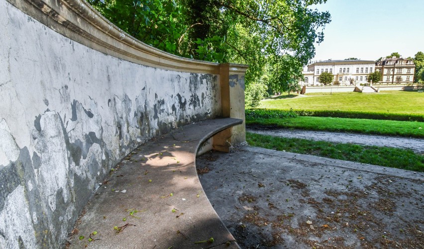 Park i otoczenie pałacu w Ostromecku nie jest sprzątane -...