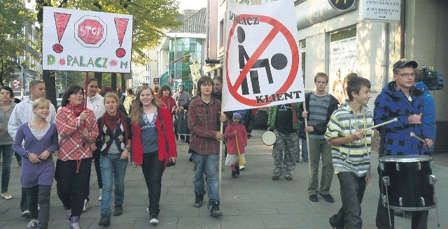 Młodzi stargardzianie podczas manifestacji.