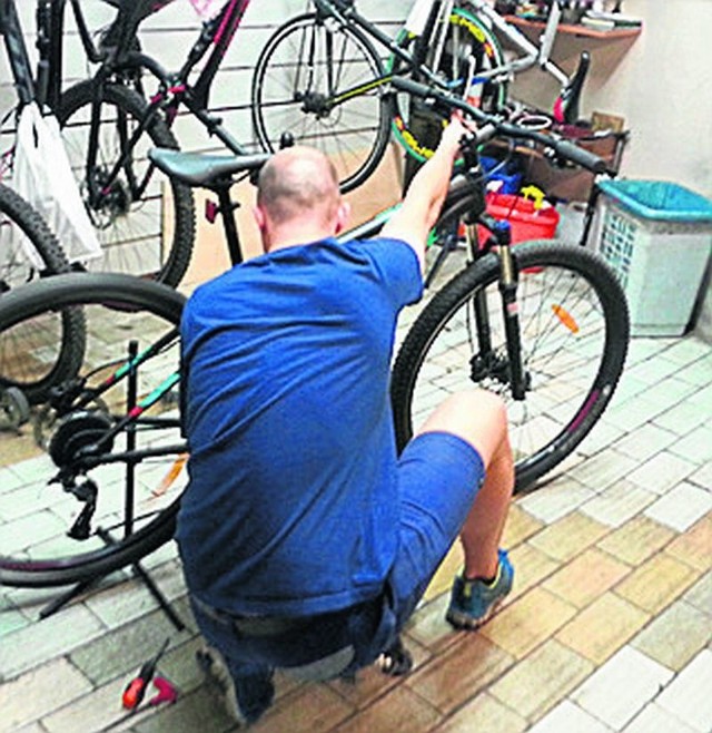 Na poważniejsze naprawy lub przegląd roweru trzeba czekać kilka dni. Czasem tydzień lub dłużej.