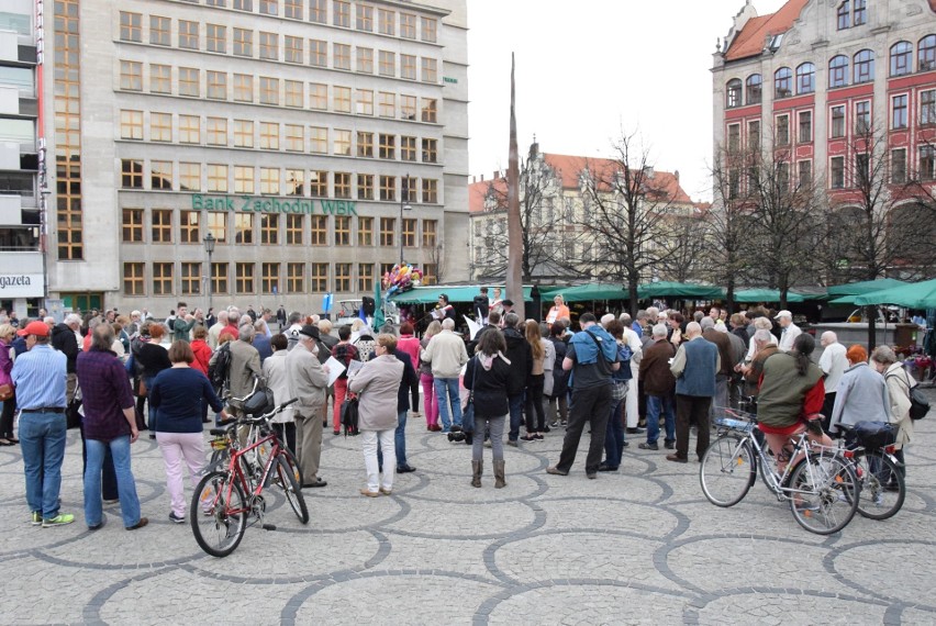 Manifestacja KOD na placu Solnym, 2 kwietnia 2017