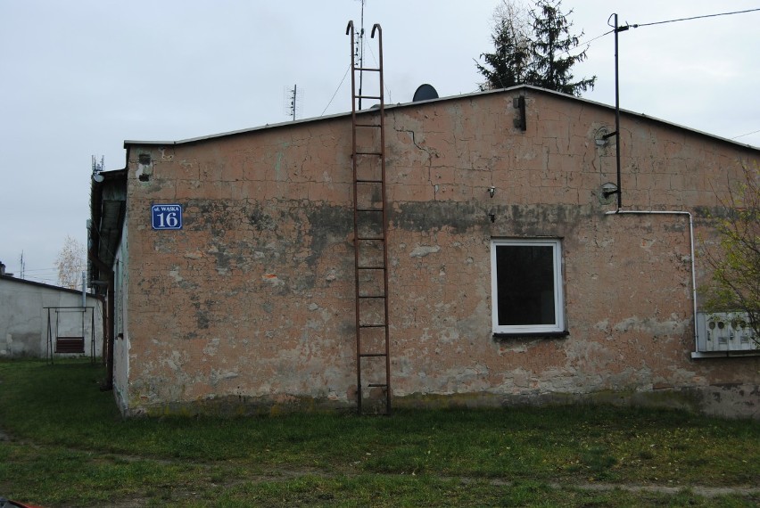 Budynki socjalne na ulicy Wąskiej we Włoszczowie.
