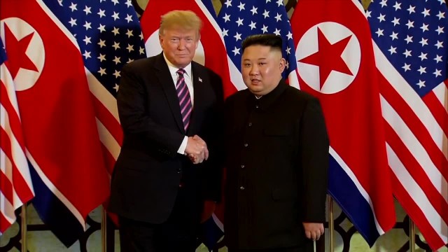 Szczyt USA - Korea Północna. Donald Trump i Kim Dzong Un uścisnęli dłonie. Rozpoczyna się szczyt w Hanoi