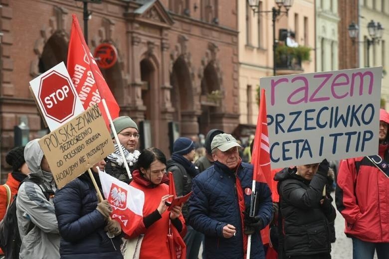 W Toruniu protestowali przeciw CETA i TTIP