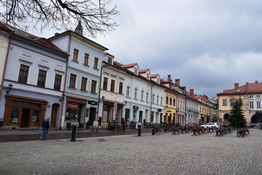 Rynek w Bielsku-Białej. Restauratorzy powoli przygotowują...