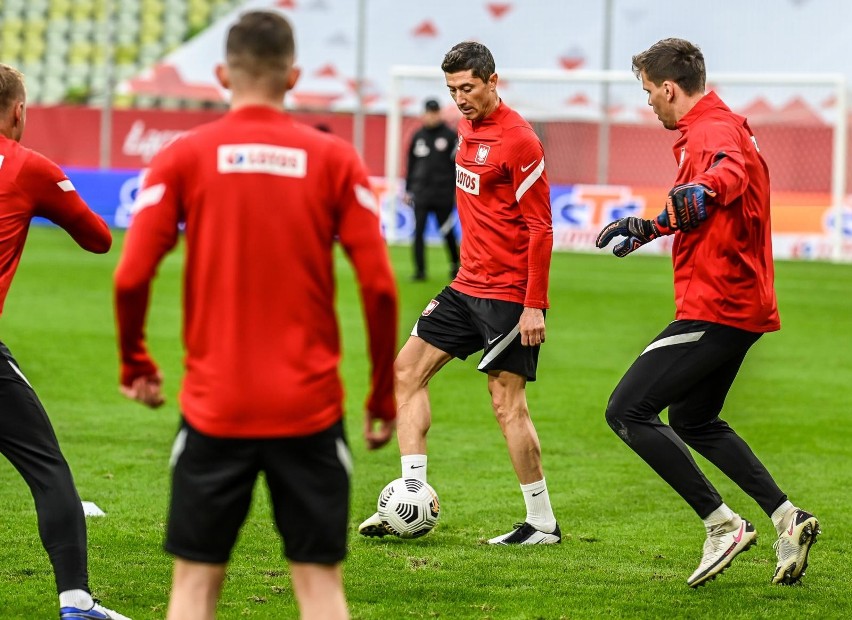 Mecz Polska - Włochy na Stadionie Energa w Gdańsku 11.10.2020 r. Biało-czerwoni gotowi gry i chcą postawić się Italli [zdjęcia]