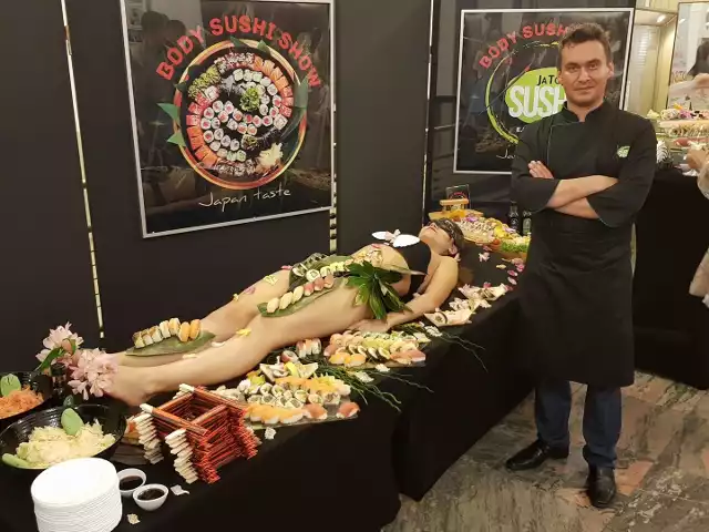 - Sushi to danie coraz bardziej popularne . Można je przygotować na wiele sposobów - mówi Tomasz Wasil, sushi master z JaToJemSushi.