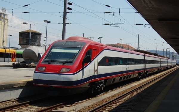 Pendolino w Portugali. W Polsce te pociągi maja być jeszcze nowoczesniejsze.