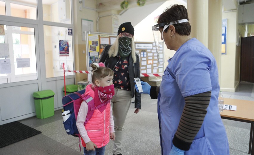 Pierwszy dzień w szkole po zniesieniu obostrzeń w Rzeszowie.