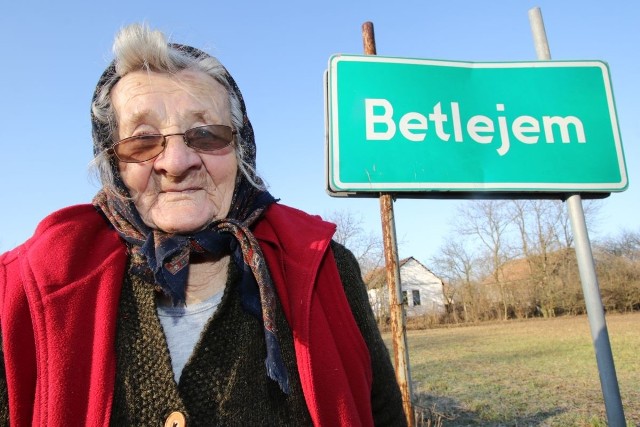 Najstarszą mieszkanką Betlejem w powiecie pińczowskim  jest  90 - letnia Izabela Wojtaś. Kobieta wspomina, że dawno temu, niedaleko jej domu zamieszkał chłopak z dziewczyną, których późniejsze losy przypominały te Świętej Rodziny. To ich historia stworzyła podwaliny nazwy Betlejem.