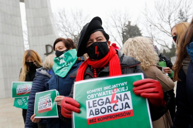 Jest projekt ustawy „Legalna aborcja. Bez kompromisów.” Marta Lemaprt: Będziemy próbować tyle, ile będzie trzeba