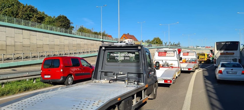 Białystok. Wypadki na Alei Niepodległości. Dwie kobiety trafiły do szpitala [ZDJĘCIA]