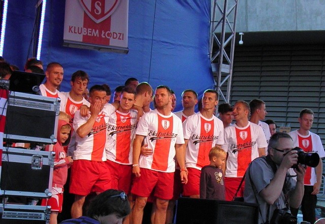 świętowanie awansu do Ekstraklasy piłkarzy ŁKS ŁÓDŹ wraz z kibicami na pomeczowej fecie!