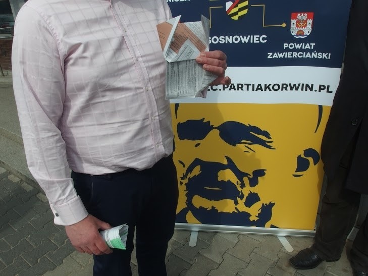 Partia KORWiN protestuje w Sosnowcu: PIT-y nadają się tylko do origami [ZDJĘCIA]