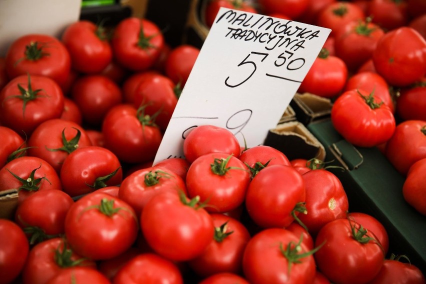 Ceny pomidorów na targowiskach w regionie Kujaw i Pomorza...