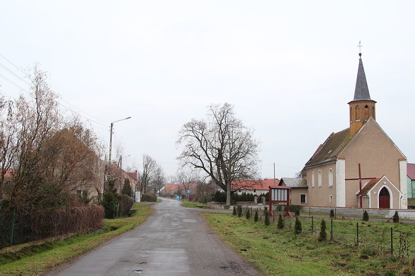 Wieś w powiecie wrocławskim, w gminie Mietków.