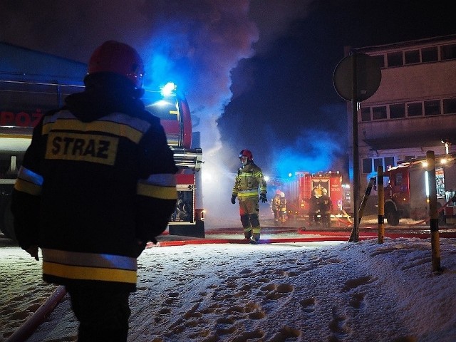 Pod koniec roku, 27 grudnia, wybuchł jeden z największych pożarów - paliła się hurtownia zabawek przy ul. Pojezierskiej.