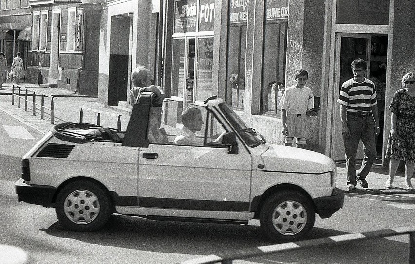 Zobacz, jak wyglądał Białogard w latach 90-tych. Bardzo się...