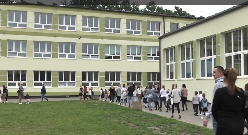 Rozpoczęcie roku szkolnego w Szkole Podstawowej nr 8 w Inowrocławiu. Mamy video i zdjęcia