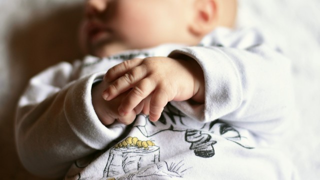 Sąd Rejonowy w Kępnie pozbawił władzy rodzicielskiej parę, która znęcała się nad niemowlęciem