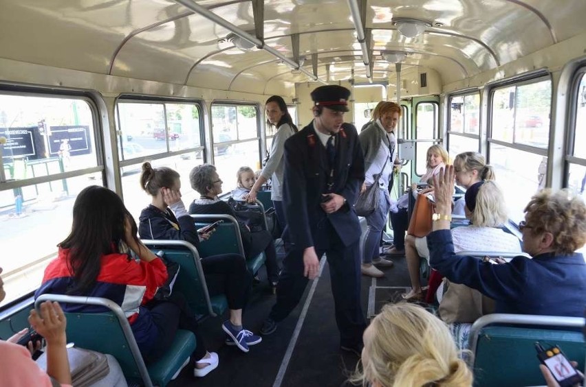 Zabytkowy tramwaj zabrał pasażerów w historyczną podróż
