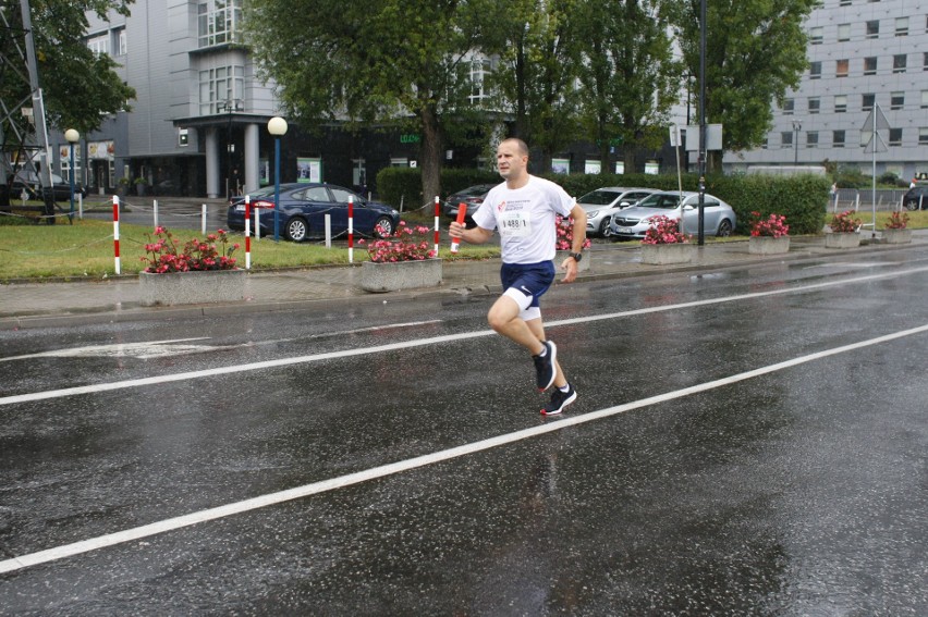 Warszawa Business Run 2019 [ZDJĘCIA UCZESTNIKÓW] Biegacze rywalizowali w charytatywnej sztafecie Poland Business Run na Służewcu