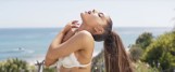 Ariana Grande w seksownym teledysku! Była gwiazda serialu Nickelodeon kusi w skąpym stroju na basenie! [WIDEO+ZDJĘCIA]