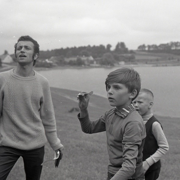 Prezentujemy kolejną porcję starych zdjęć autorstwa Jana Maziejuka. Tym razem są to fotografie z 1971 roku, które  dokumentują imprezę z okazji Dnia Dziecka. 