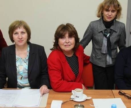 Na zdjęciu członkinie stowarzyszenia, kolejno od lewej:  Jolanta Wawelska, prezes stowarzyszenia Ewa Szamańska-Dybich, Izabela Michalska-Sejud.